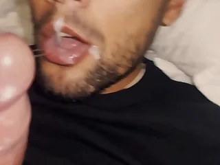 Time para assistir um filme na Netflix e acabou com car&iacute;cias na rola&comma; punhetando e rola na boca desses machos&period; Completos small-minded Sheer&period;com